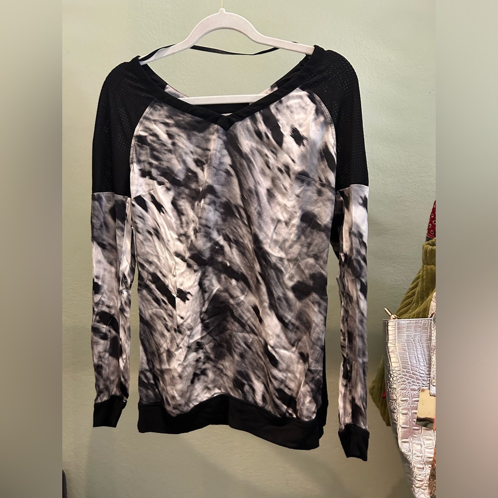 Blanc Noir Long Sleeve Athletic Shirt- Size M